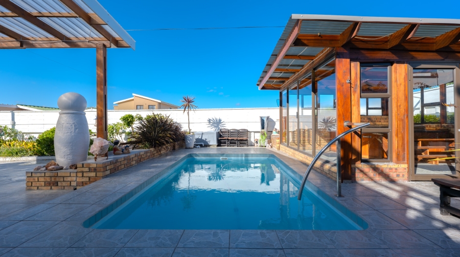 6 Bedroom Property for Sale in Struisbaai Western Cape
